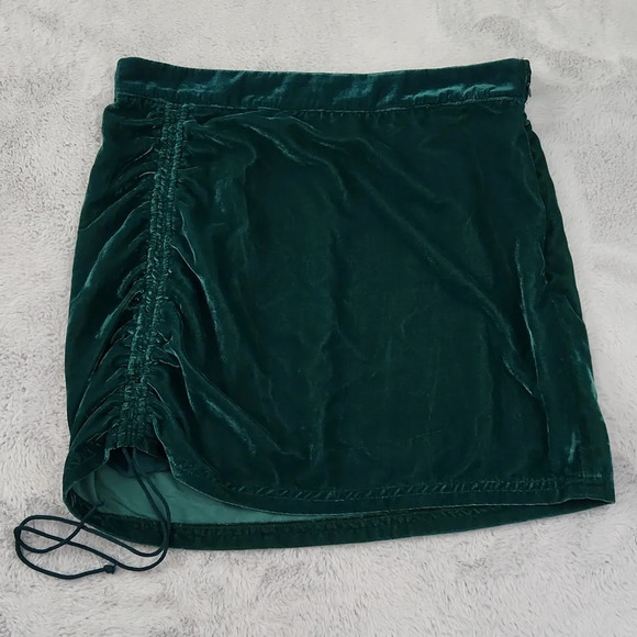 FREE PEOPLE Vivienne Velvet mini green polyester skirt size 10 - Picture 2 of 13